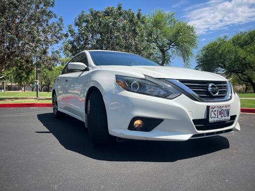 White 2017 Nissan Altima 2.5 SR