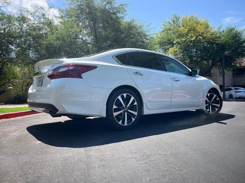 White 2017 Nissan Altima 2.5 SR