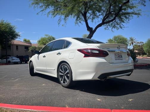 White 2017 Nissan Altima 2.5 SR