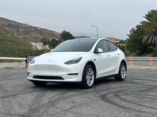 White 2024 Tesla Model Y Long Range