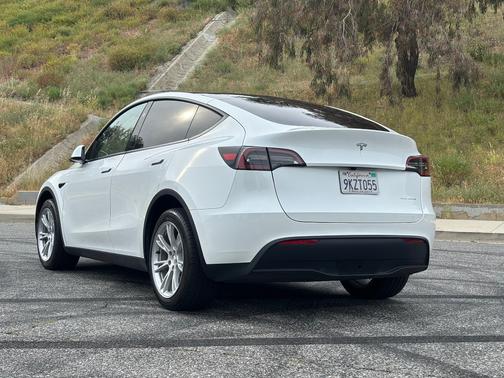 White 2024 Tesla Model Y Long Range