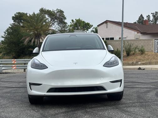 White 2024 Tesla Model Y Long Range