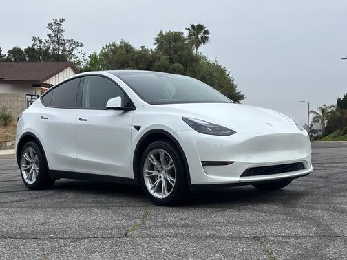 White 2024 Tesla Model Y Long Range