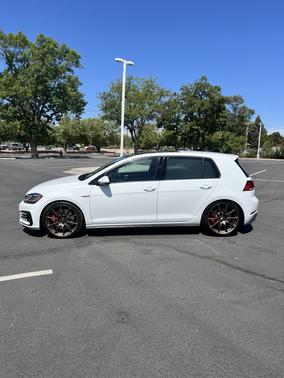 2018 Volkswagen Golf GTI 2.0T SE 4-Door