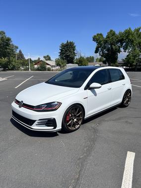 2018 Volkswagen Golf GTI 2.0T SE 4-Door