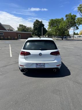 2018 Volkswagen Golf GTI 2.0T SE 4-Door
