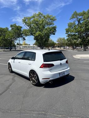 2018 Volkswagen Golf GTI 2.0T SE 4-Door