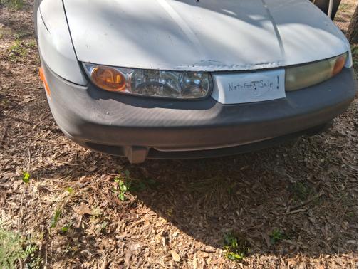 White 2000 Saturn SC 2