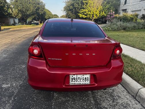 Red 2014 Dodge Avenger SE