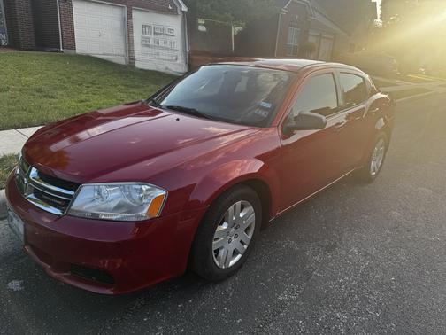 Red 2014 Dodge Avenger SE