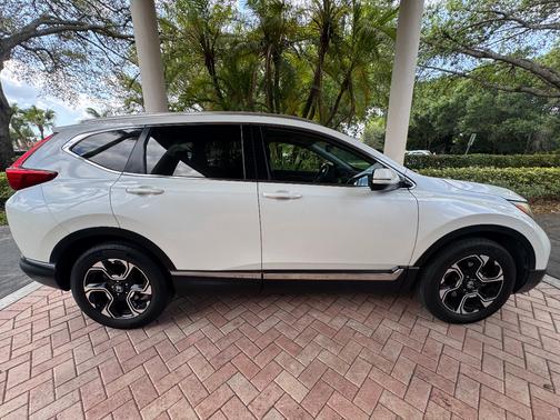 White 2017 Honda CR-V Touring