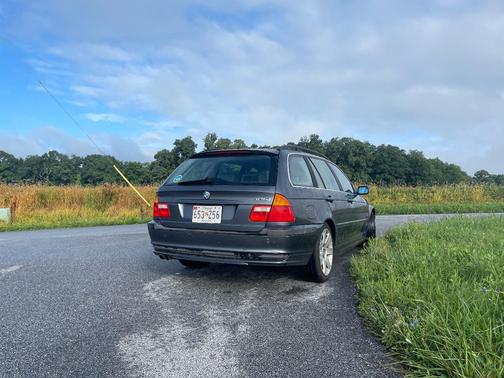 Gray 2001 BMW 325 i