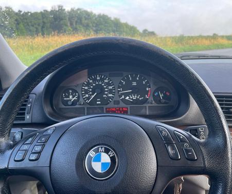 Gray 2001 BMW 325 i