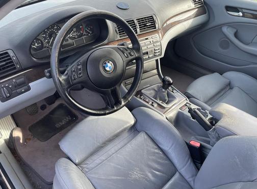 Gray 2001 BMW 325 i