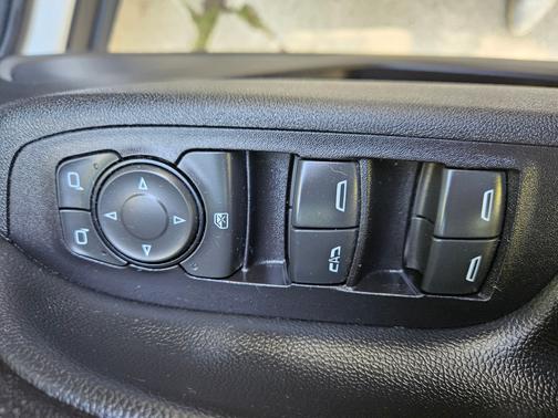 White 2018 Chevrolet Equinox LT
