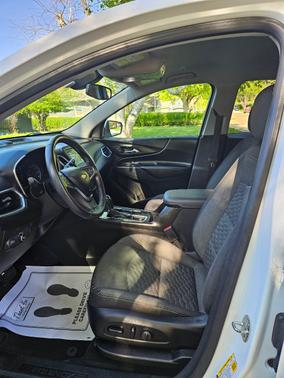 White 2018 Chevrolet Equinox LT