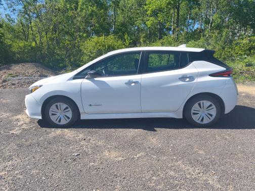 White 2018 Nissan Leaf S