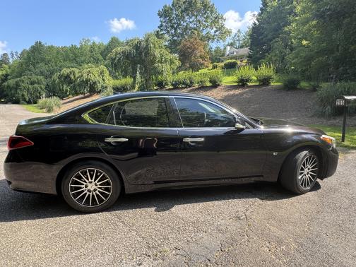 2016 INFINITI Q70 3.7