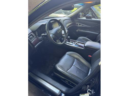 2016 INFINITI Q70 3.7
