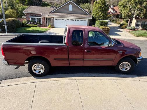 Red 1998 Ford F-150 XL SuperCab