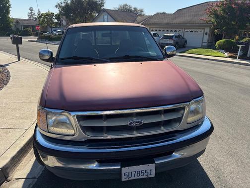 Red 1998 Ford F-150 XL SuperCab