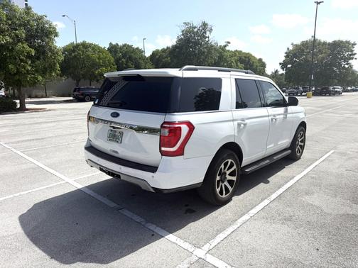 White 2019 Ford Expedition XLT