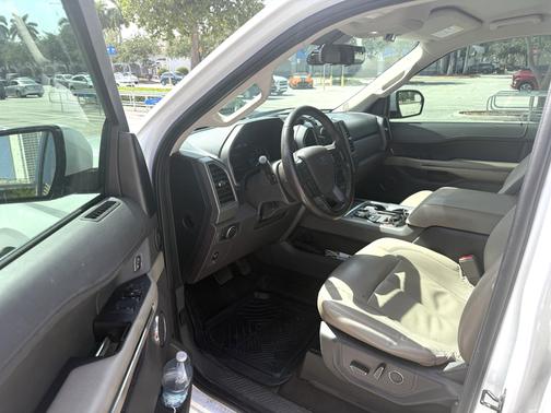 White 2019 Ford Expedition XLT
