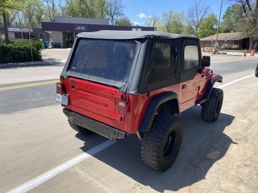 Photo 4 of 16 of 2000 Jeep Wrangler Sport