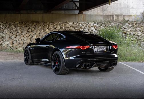 2017 Jaguar F-TYPE R