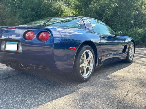 Blue 2004 Chevrolet Corvette Base