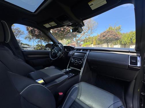 Gray 2017 Land Rover Discovery HSE LUXURY