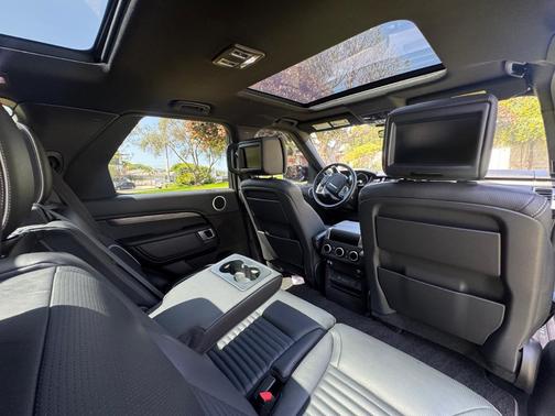 Gray 2017 Land Rover Discovery HSE LUXURY