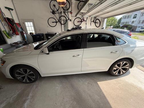White 2022 Volkswagen Passat 2.0T SE