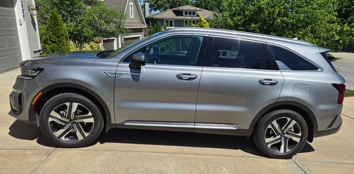 Silver 2022 Kia Sorento Plug-In Hybrid SX