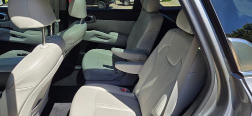 Silver 2022 Kia Sorento Plug-In Hybrid SX