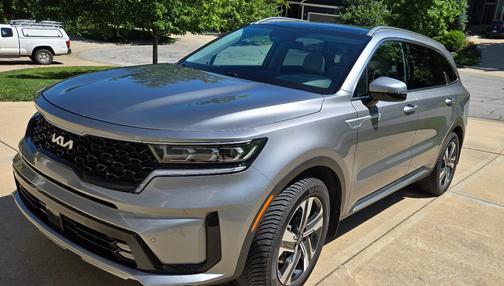 Silver 2022 Kia Sorento Plug-In Hybrid SX
