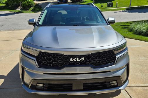 Silver 2022 Kia Sorento Plug-In Hybrid SX