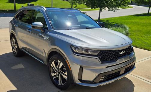 Silver 2022 Kia Sorento Plug-In Hybrid SX