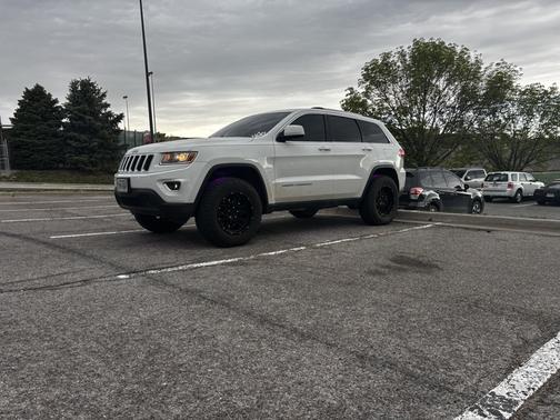 White 2014 Jeep Grand Cherokee Laredo