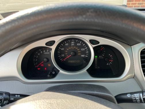 Silver 2006 Toyota Highlander Base