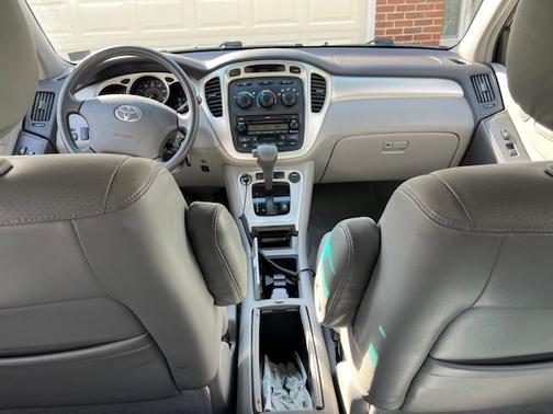 Silver 2006 Toyota Highlander Base