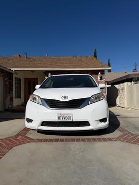 White 2011 Toyota Sienna LE