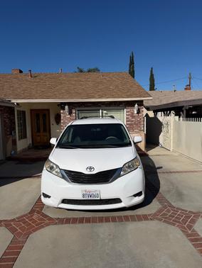 White 2011 Toyota Sienna LE