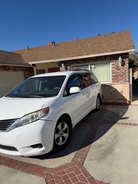 White 2011 Toyota Sienna LE