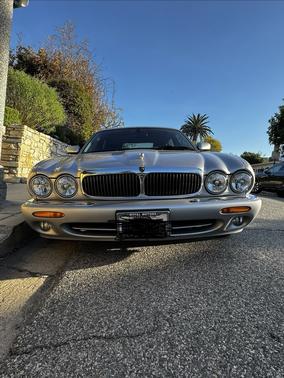 Silver 2000 Jaguar XJ8 L