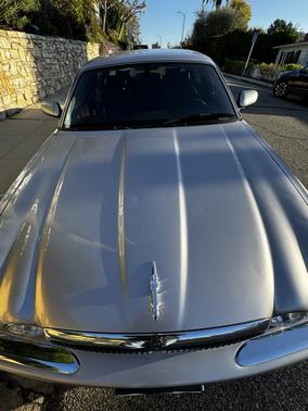 Silver 2000 Jaguar XJ8 L