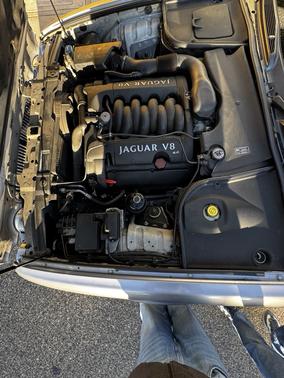 Silver 2000 Jaguar XJ8 L