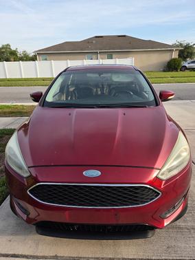 Red 2015 Ford Focus SE