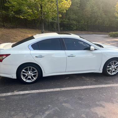 White 2011 Nissan Maxima SV