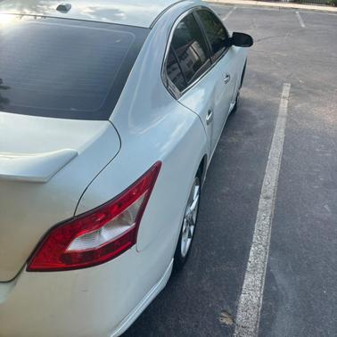White 2011 Nissan Maxima SV